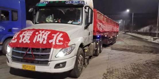 中泰集团防疫物资消毒原液驰援湖北 （张伟 摄）